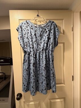 SHEIN Blue Short Sleeve Drawstring Waist Dress with Black Speckle Print